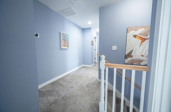 Building Photo - 422 S 7th St