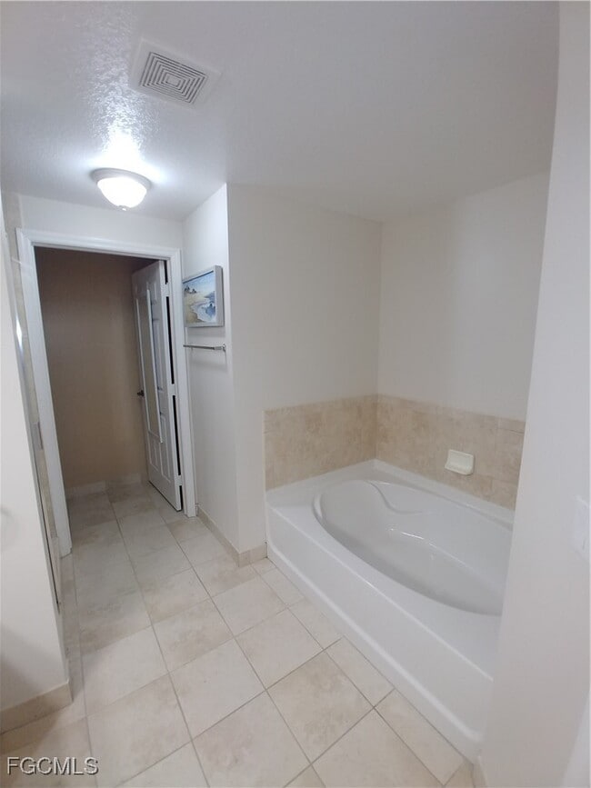 Building Photo - 20140 Estero Gardens Cir