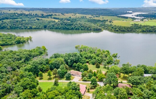 Building Photo - Lake House Rental