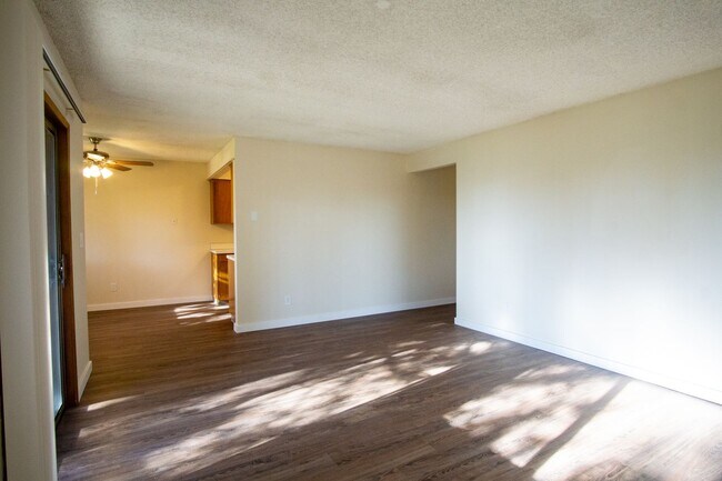 Building Photo - Spacious 2-Bed/2-Bath with Patio in Cedar Hills!!