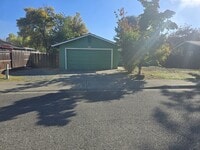 Building Photo - 3 bed 2 bath Single Home for Rent in Grants Pass