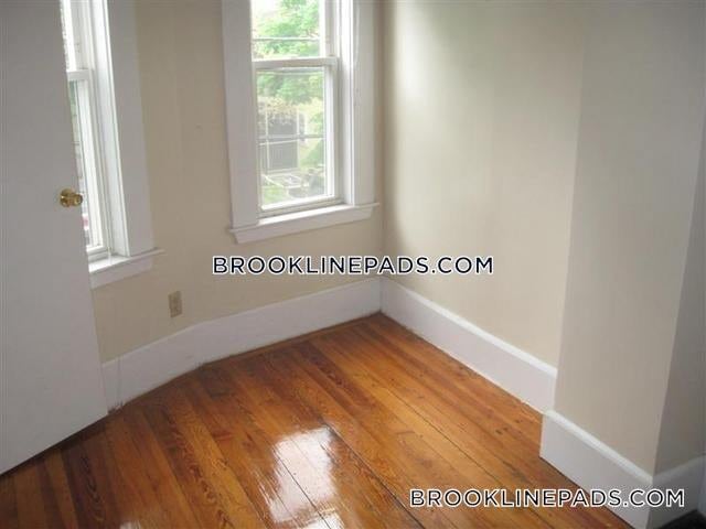 Building Photo - 123 Brook St