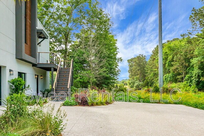 Building Photo - 665 Daniel Whaley Rd