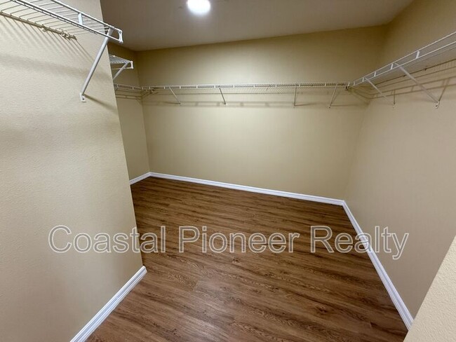 Building Photo - 5320 Lorilawn Dr