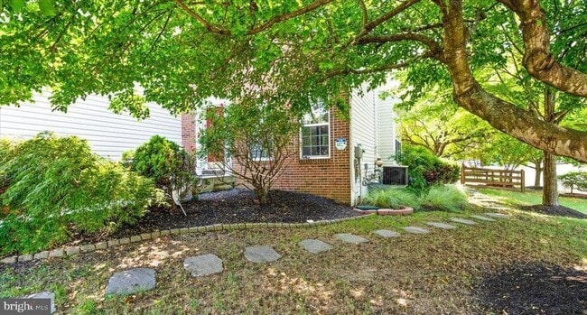 Building Photo - 9750 Granary Pl