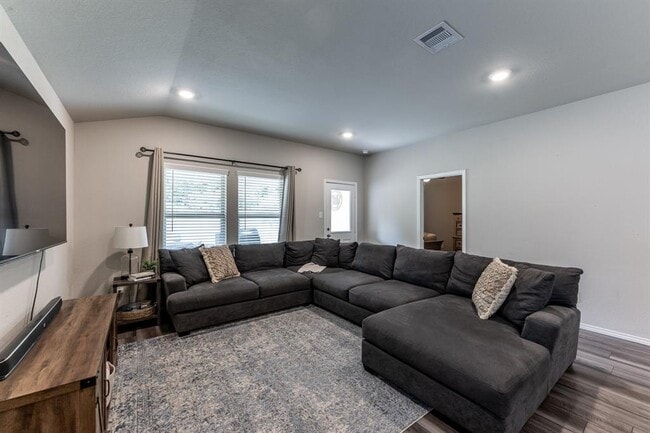 Building Photo - 306 Pecos Dr