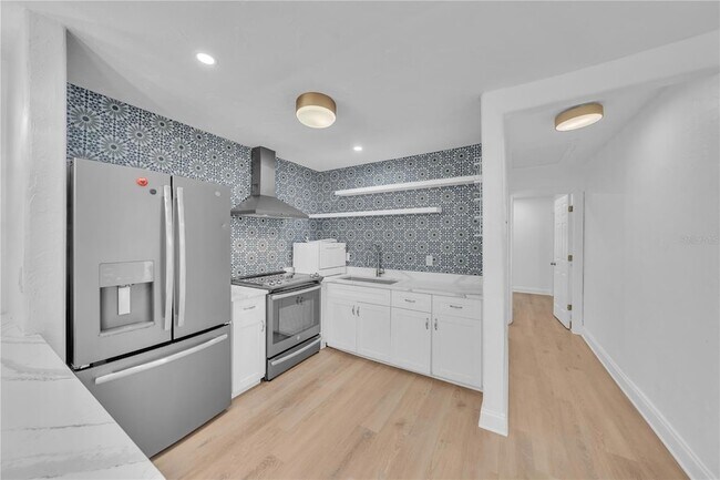 Building Photo - 314 W Frances Ave