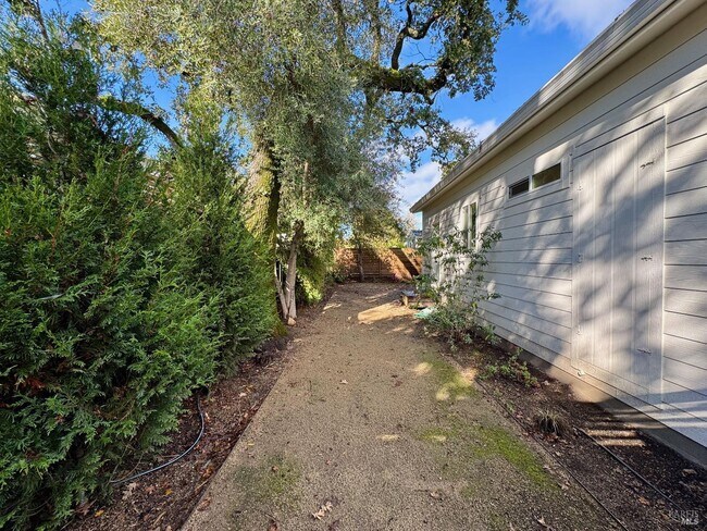 Building Photo - 1813 Fair Way