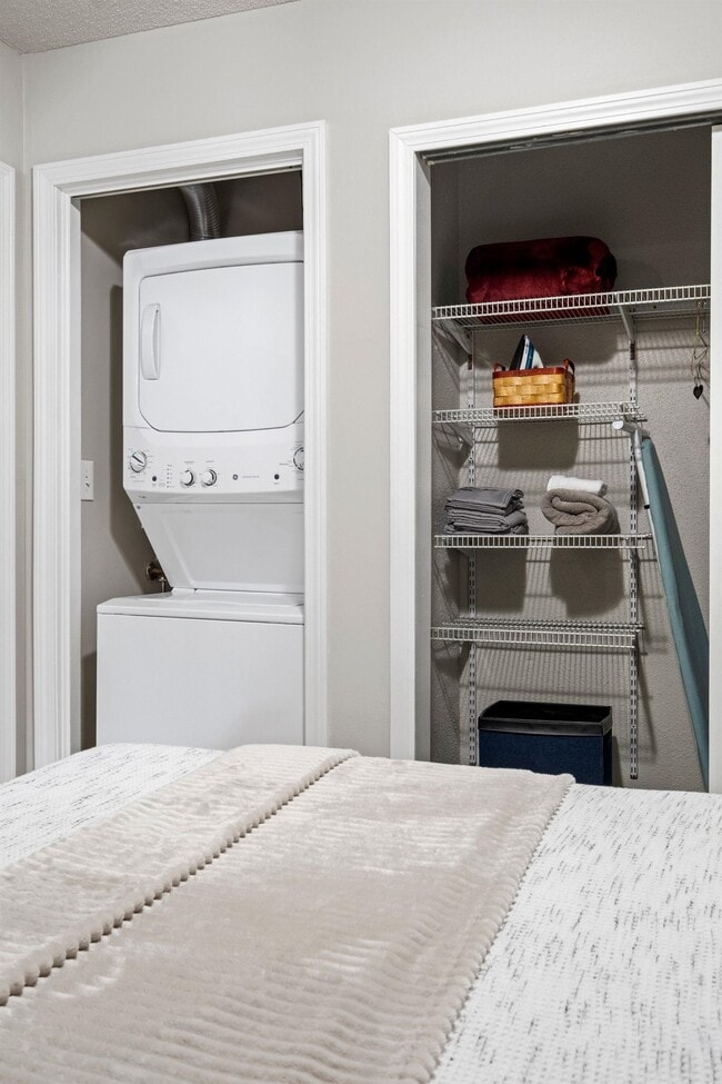 Building Photo - 5 Blackstone Dr