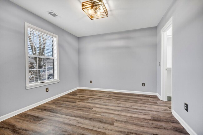 Building Photo - BEAUTIFULLY RENOVATED TWO BEDROOM IN CHAPIN