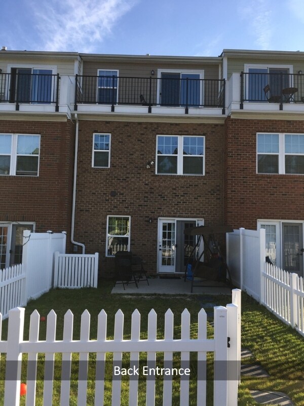 Building Photo - 11327 Sadler Walk Ln
