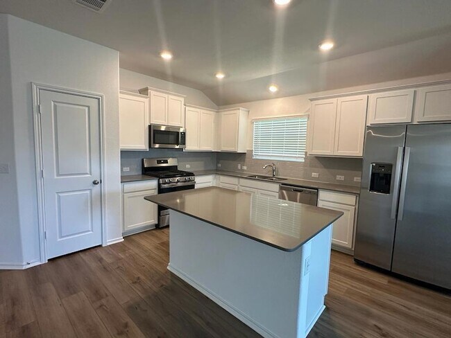 Building Photo - 183 Otter Rd