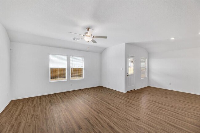 Building Photo - 303 Chickasaw Ln