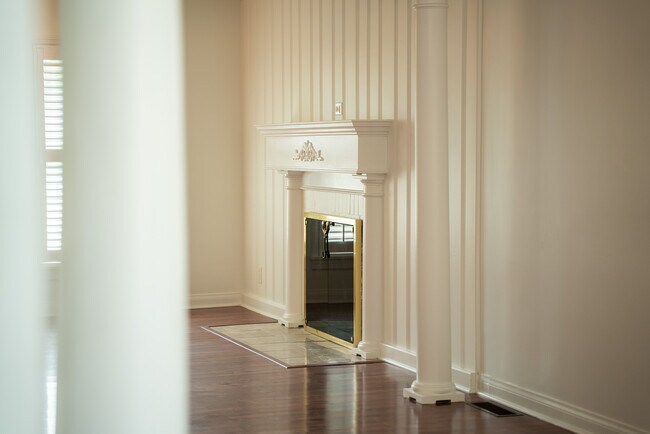 Building Photo - 218 Bramton Rd