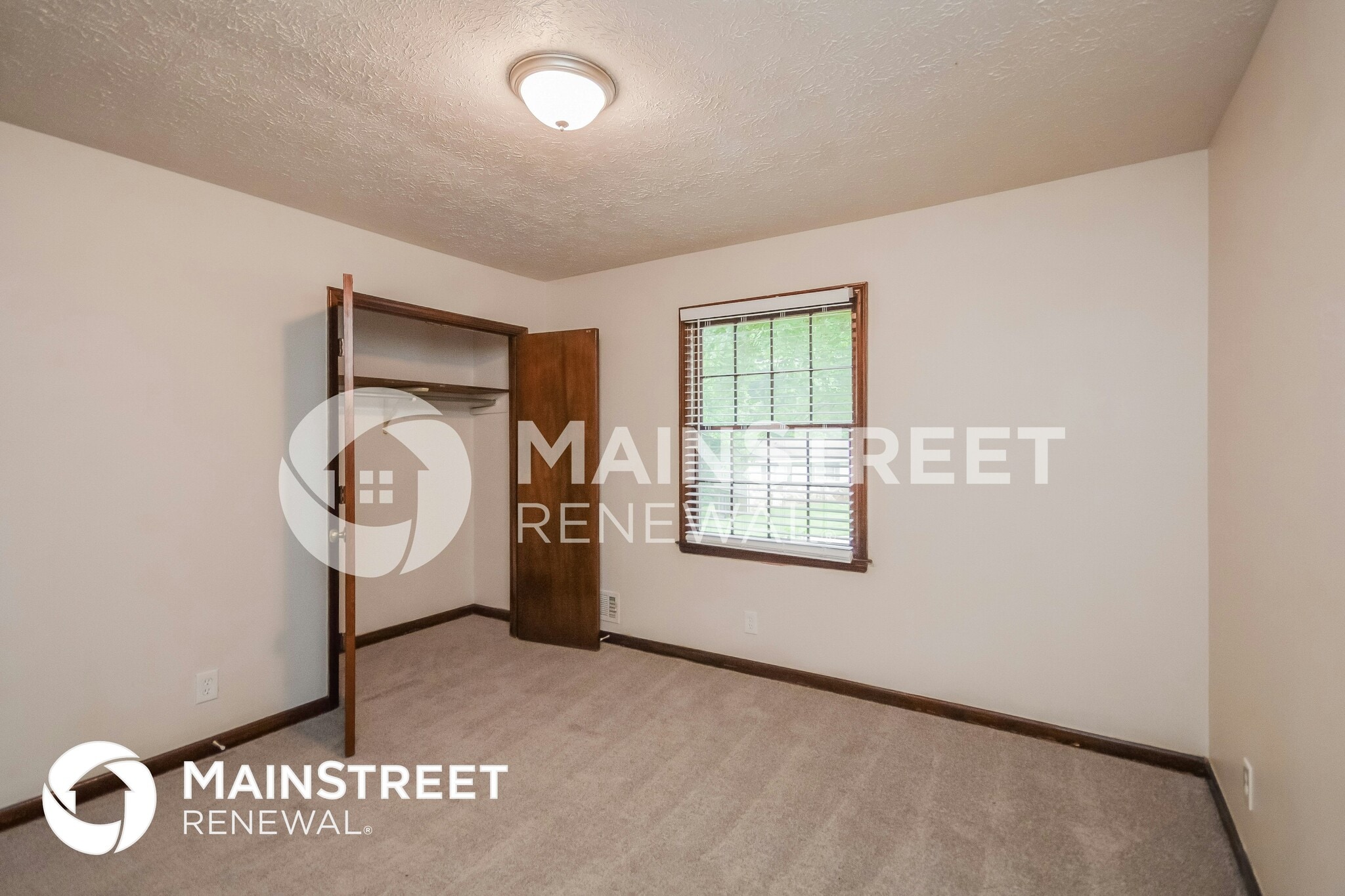 Building Photo - 2245 Pinewood Dr