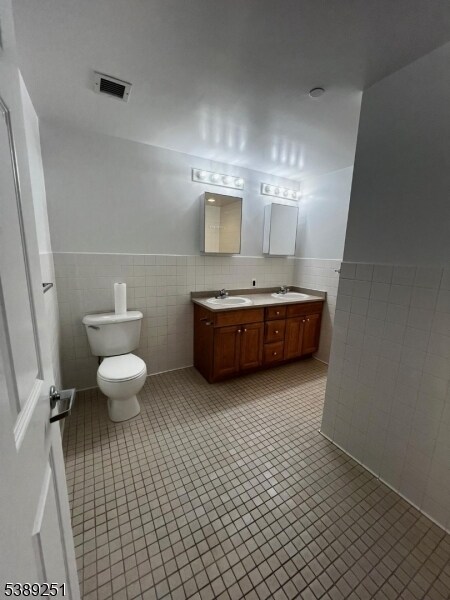 Building Photo - 53 W Palisade Ave