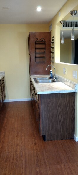 Building Photo - 3010 N Edith Blvd