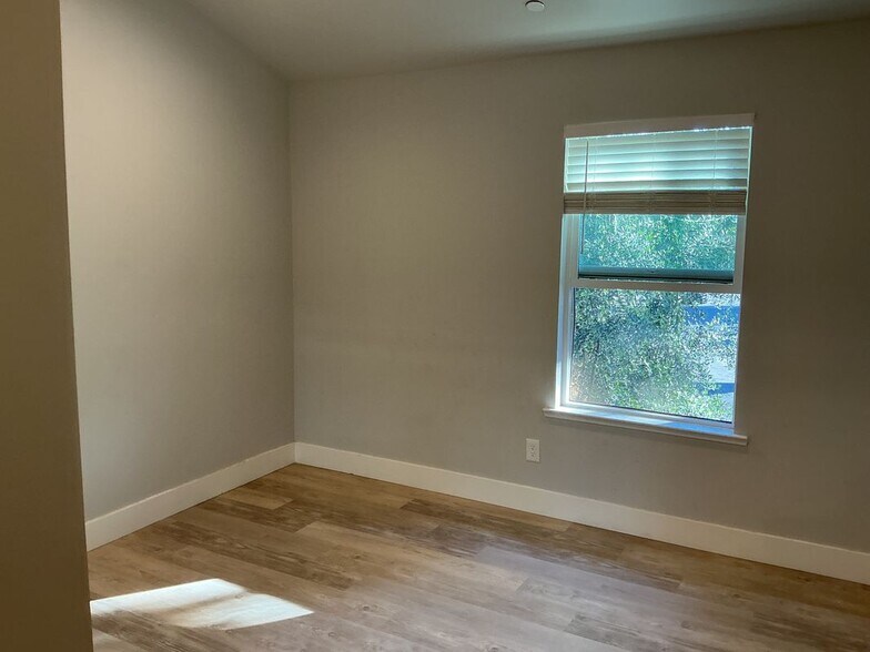 Building Photo - 545 Brush Creek Rd