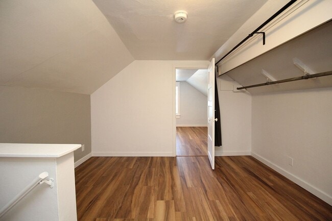 Building Photo - 805 NW Angeline Ave