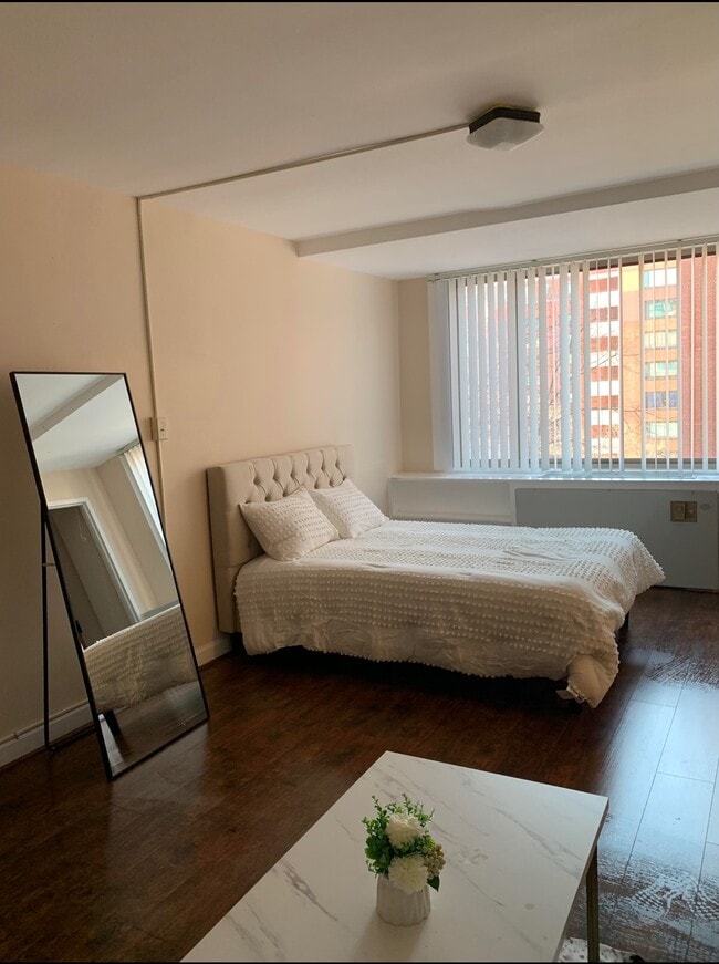 Building Photo - 1111 Arlington Blvd