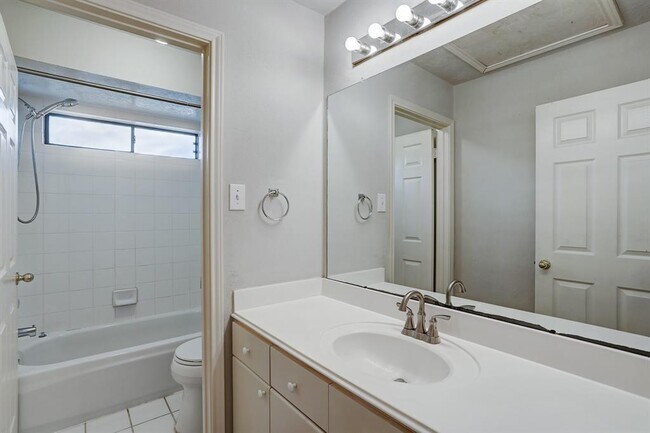 Building Photo - 3126 Pebble Bay Dr