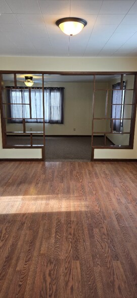 Building Photo - 214 4th Ave