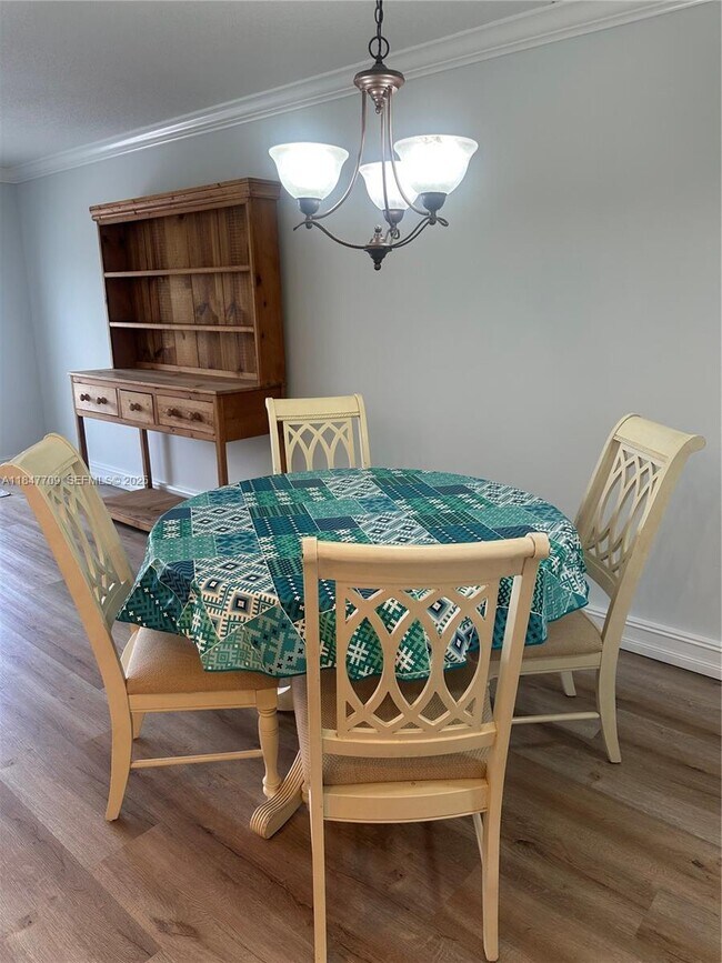 Building Photo - 4027 Swansea Crescent