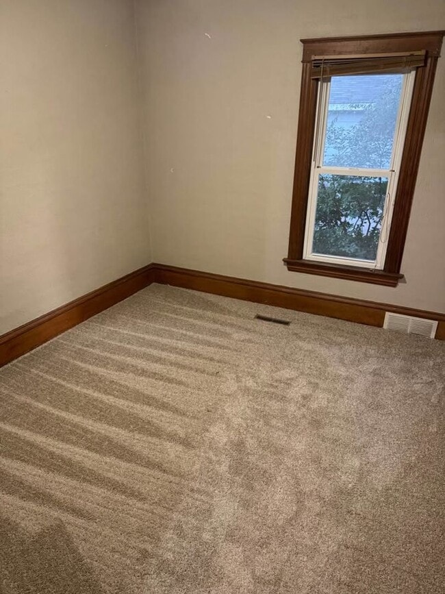 Building Photo - House for Rent!
