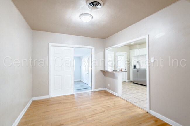 Building Photo - 2 Bedroom/1 Bath Home with Bonus Room  - $1650 per month!