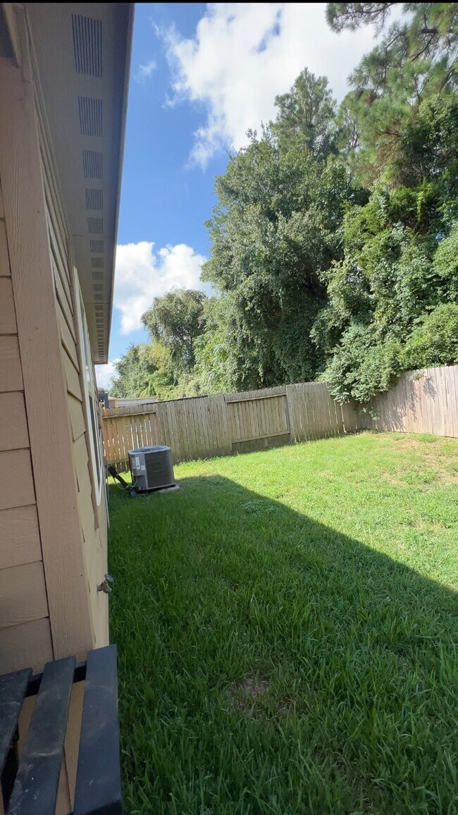 Building Photo - 21311 Slate Bend Dr