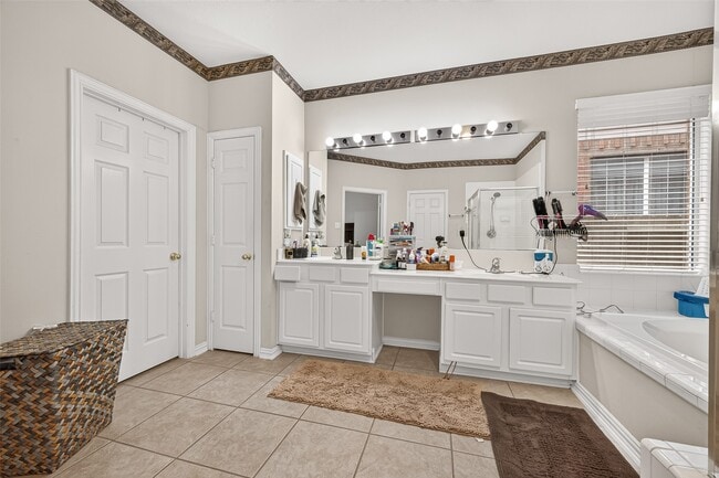 Building Photo - 214 Kentwood Ridge Ct