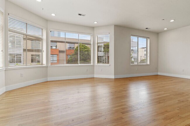 Building Photo - Lovely 2 Bed, 1.5 Bi-Level Hayes Valley Co...