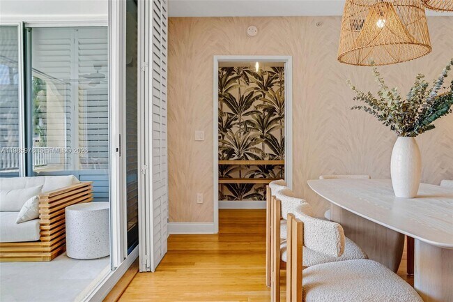 Building Photo - 725 Crandon Blvd