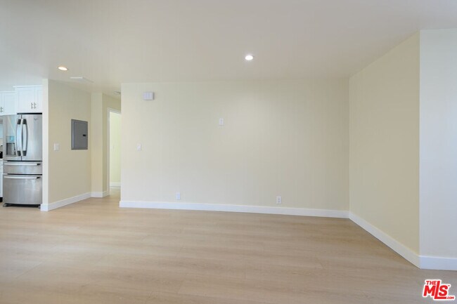 Building Photo - 2718 W 70th St