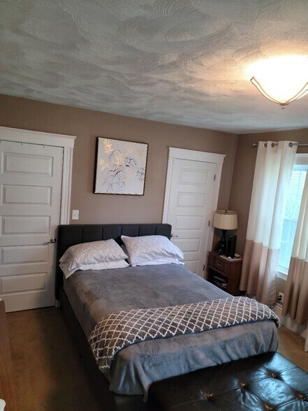 Building Photo - 183 Main St