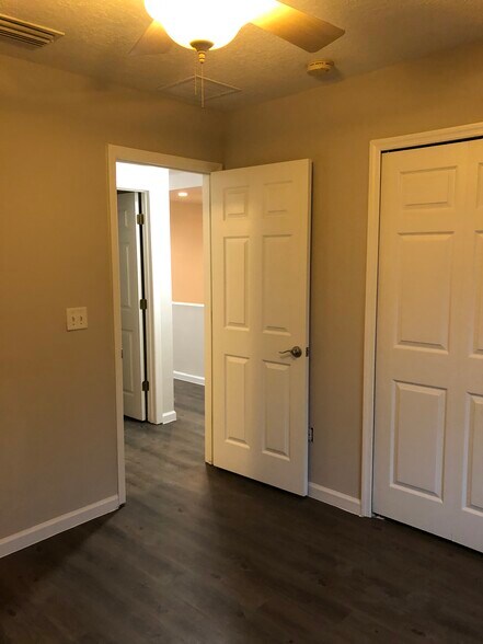 Building Photo - 7037 Beekman Lake Dr