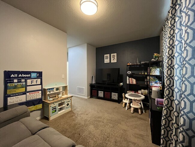 Building Photo - Modern 2 Bedroom + Bonus Room Townhome Near Nike with Dual En Suites, Balcony & Attached Garage