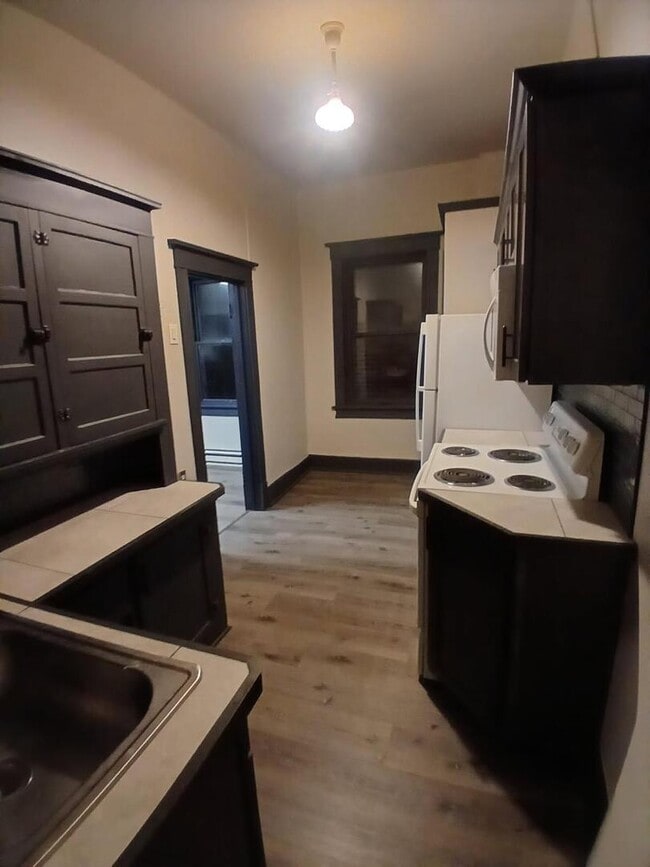 Building Photo - 1818 4th St