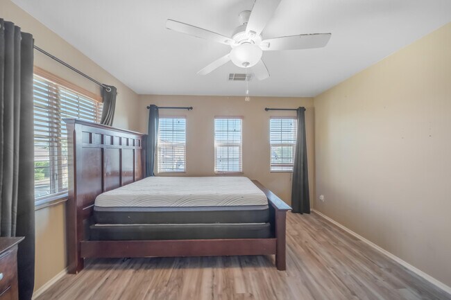 Building Photo - 79910 Camden Dr