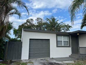 Building Photo - 511 W Palm St