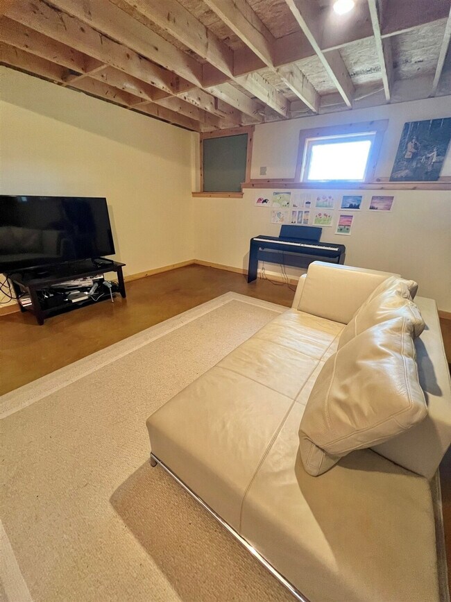 Building Photo - 185 Big Sandy Rd