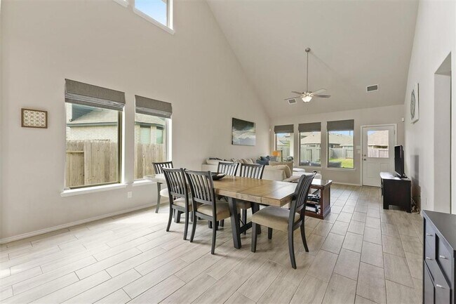 Building Photo - 5022 Klein Orchard Dr