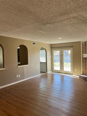 Building Photo - 1910 Whiteoak Dr