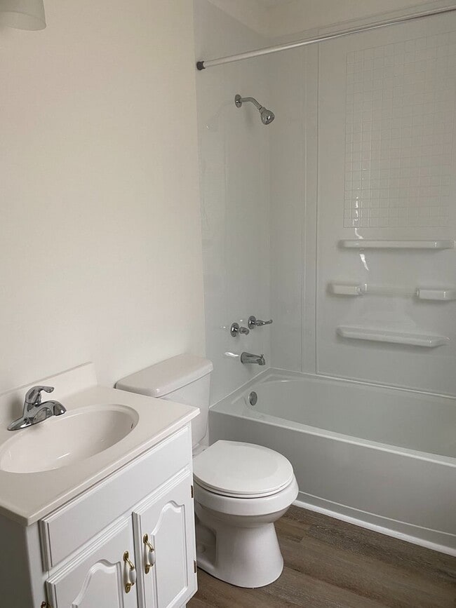 Building Photo - Gibson St