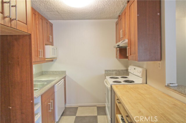 Building Photo - 807 E Cottonwood Rd