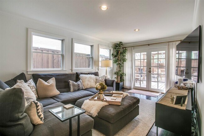 Building Photo - 4559 Elsby Ave