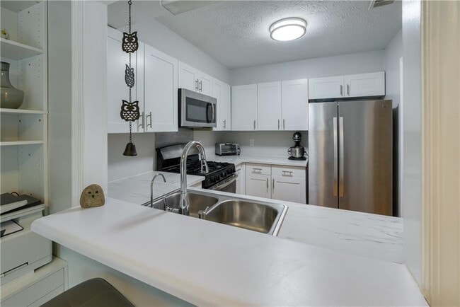 Building Photo - 1445 Oakridge Cir