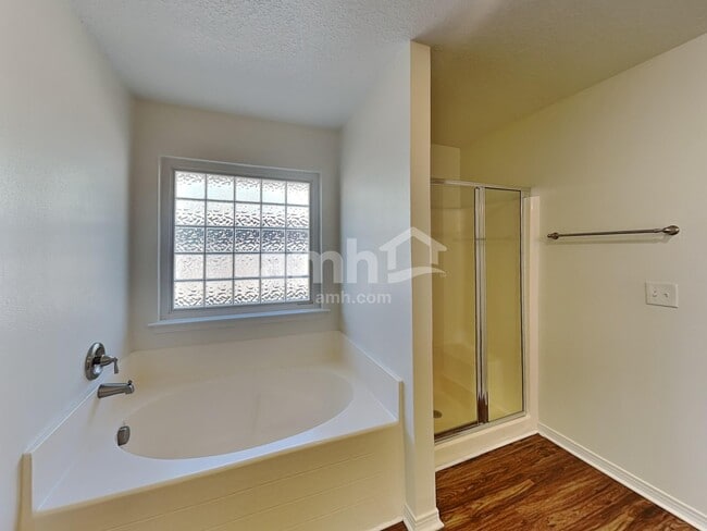 Building Photo - 3256 Silverado Cir