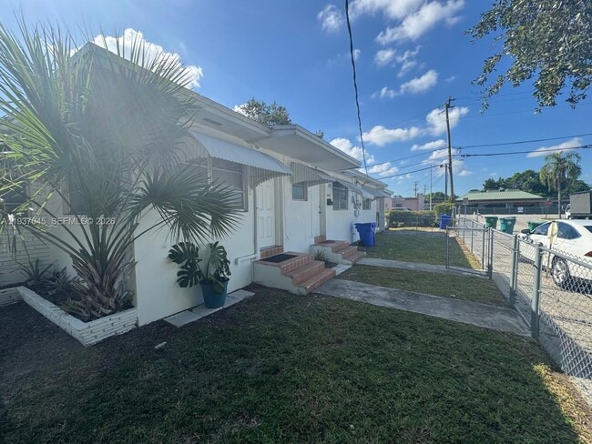 Building Photo - 1100 NW 71st St