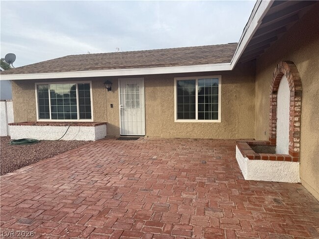 Building Photo - 1502 Christina Dr